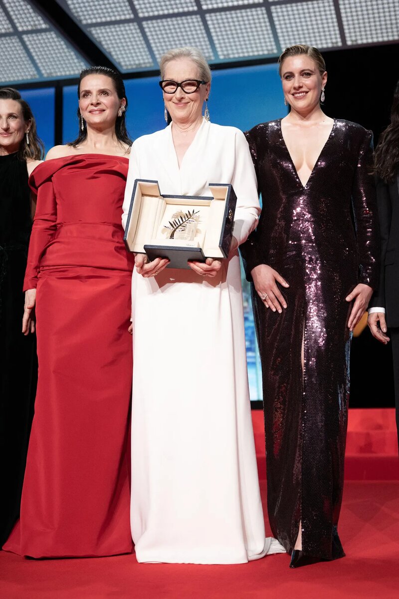 Жюльет Бинош, Мерил Стрип, председатель жюри Грета Гервиг.
Legion-Media