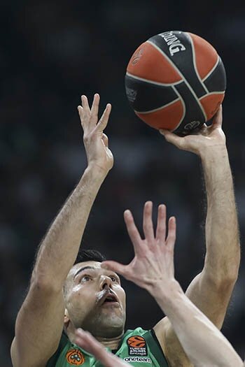    Герой "Финала четырех" Костас Слукас в решающем матче набрал 24 очка. / Фото: Getty Images