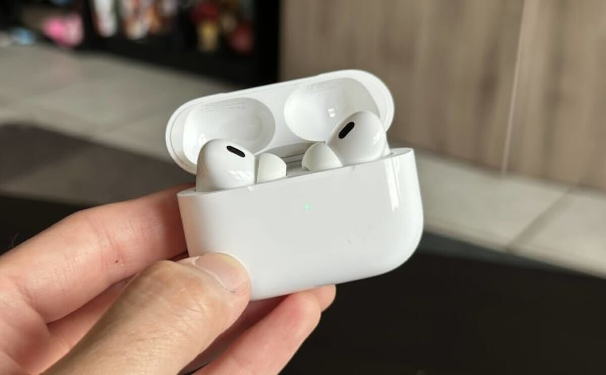    Эти наушники стоят дорого, поэтому терять их не хочется. Изображение: CNN