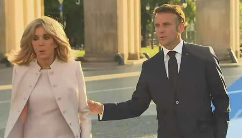 Эммануэль Макрон с супругой