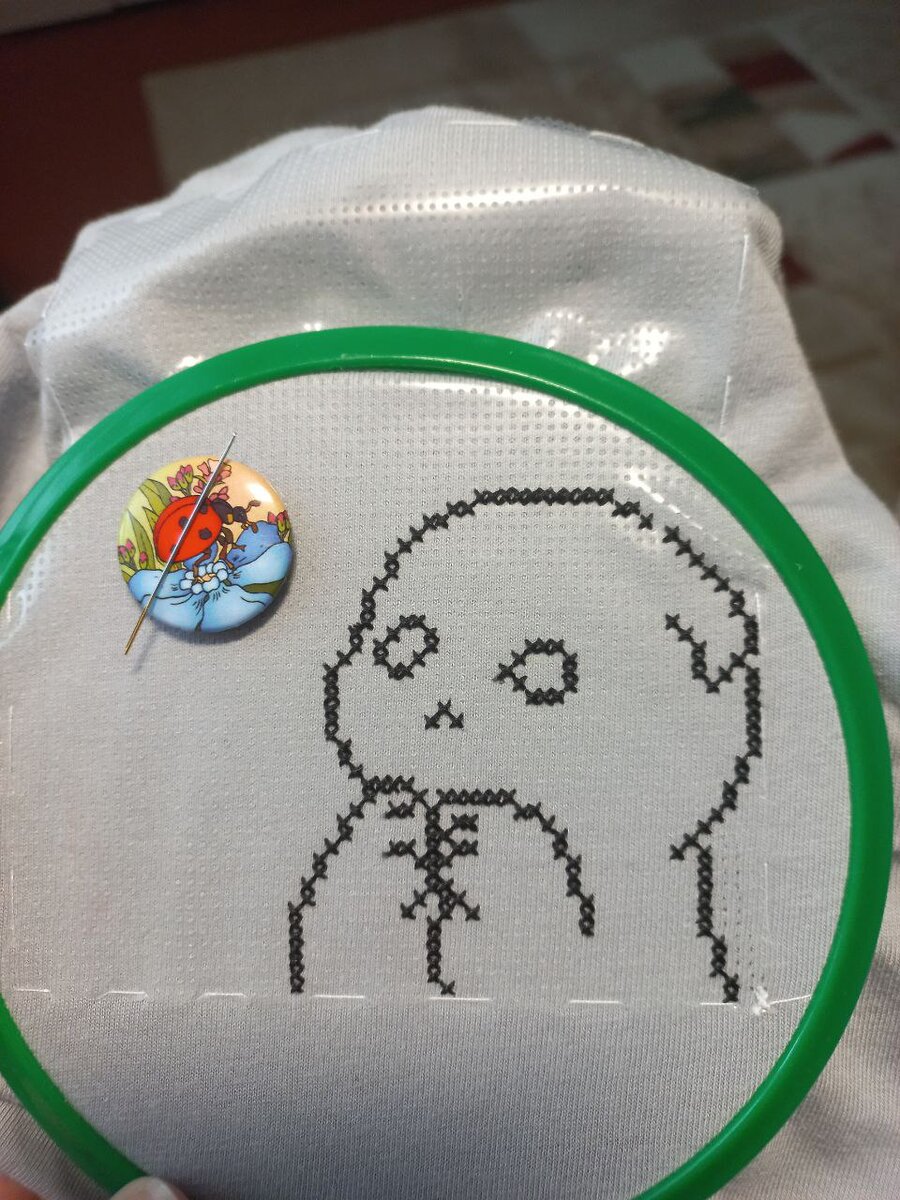 Сюжет полностью влезает в пяльцы. Кот Персик по схеме Евгении Виноградовой, набор "Мир вышивки"