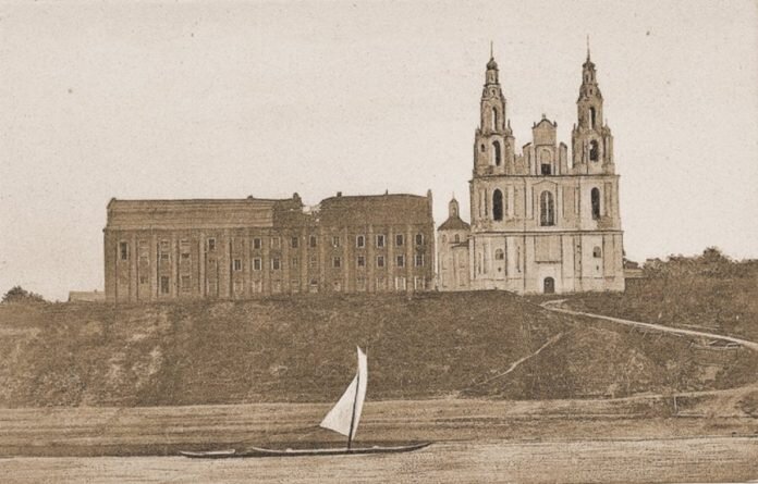 
Полоцк. Верхний замок и Софийский собор (нач. ХХ в.). https://www.sb.by/articles/my-mirnye-lyudi-istoriya.html