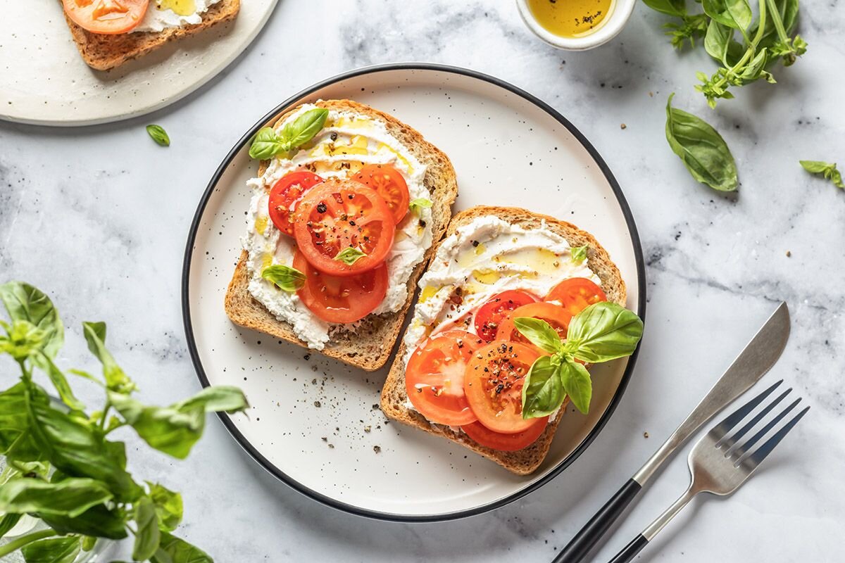 В творожном сыре содержатся фосфор, кальций и витамины группы В, которые полезны для костной, мышечной и нервной систем организма📷
