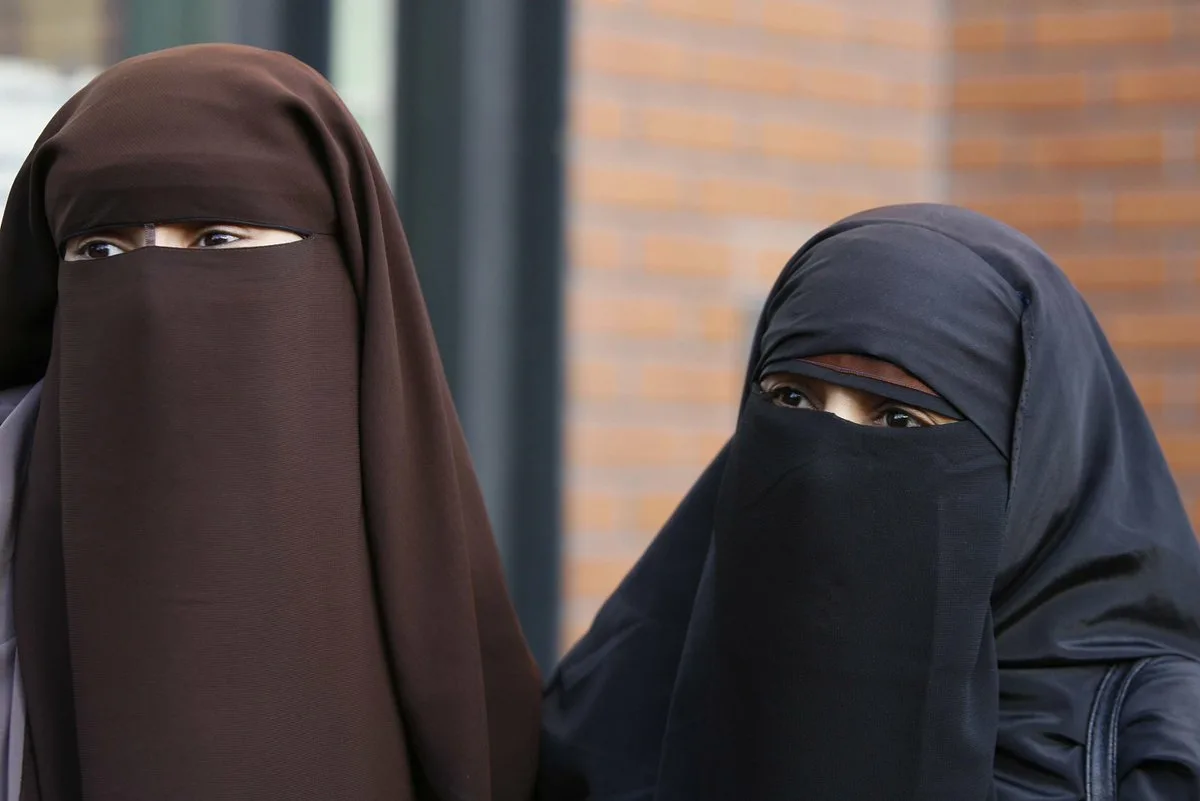 Швейцарские депутаты запретили женщинам носить никаб - islamnews