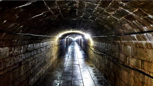 Подземный ход из Гатчинского дворца к Серебряному озеру длиною 155 метров 👉