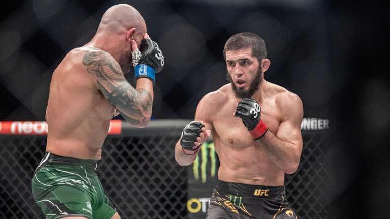    Ислам Махачев (справа). Global Look Press