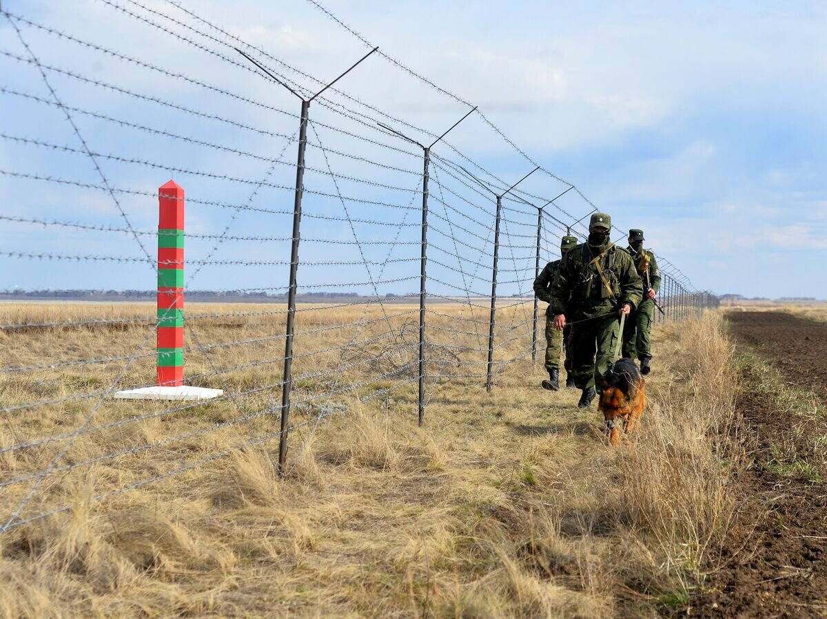    Учения по предотвращению незаконного пересечения границы РФ в Челябинской области© РИА Новости / Александр Кондратюк