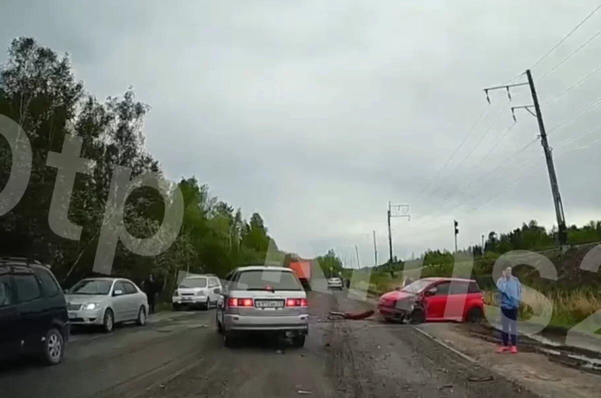 В Хабкрае водитель устроил массовое ДТП при обгоне, пострадала женщина |  Аргументы и факты - Хабаровск | Дзен