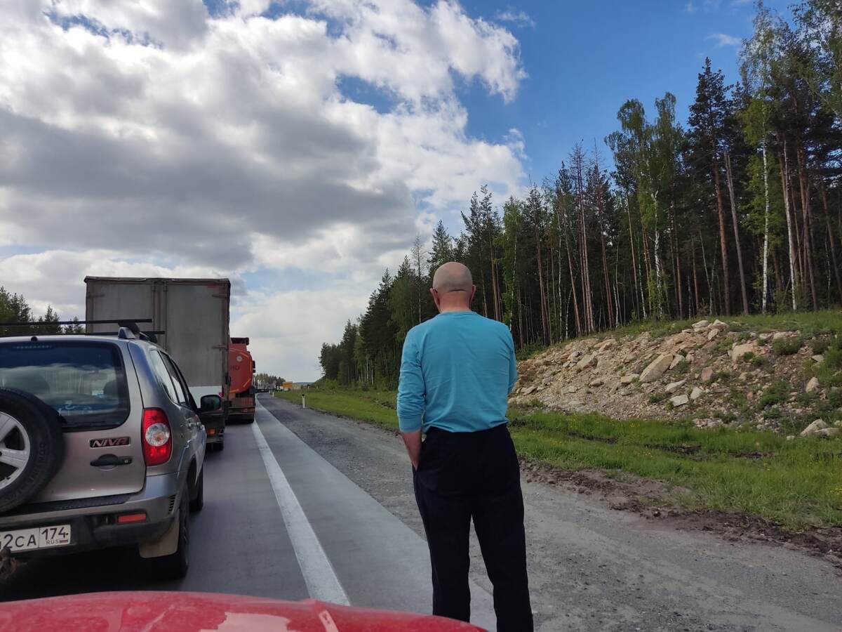 Стоим в пробке