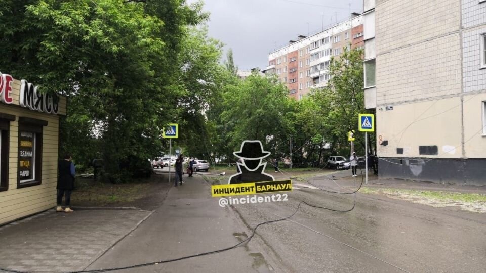    ДТП на улице Гущина. Источник: t.me/incident22