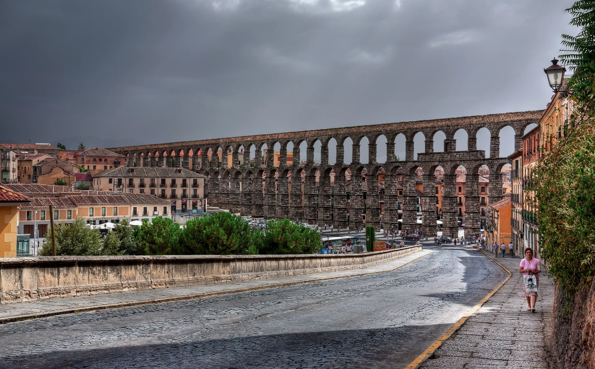 Фото: 1zoom.ru (Нынешняя Испания когда-то тоже была частью Римского государства, и она так же унаследовала «бесконечно-вечные» дороги, которые сохранились до сей поры).