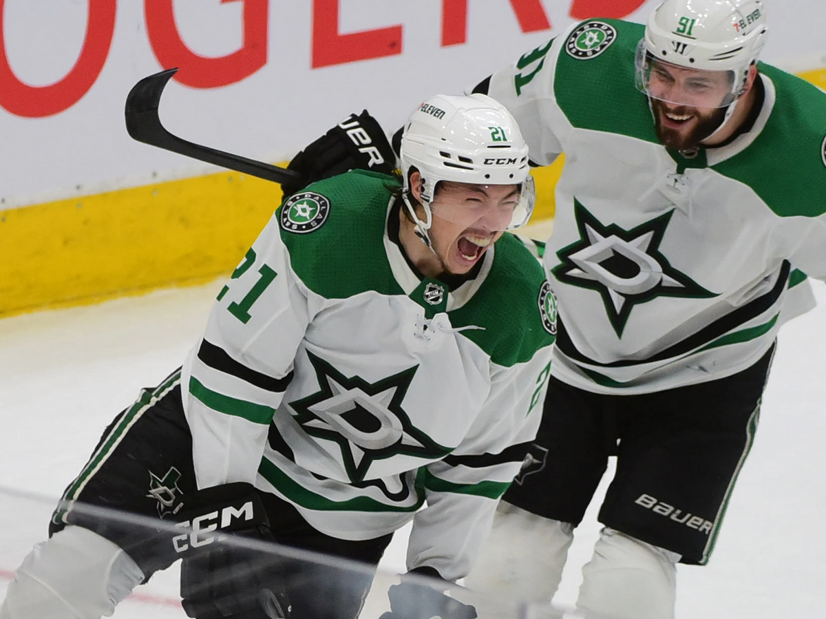    Хоккеист "Даллас Старз" Джейсон Робертсон© Фото : Социальные сети НХЛ