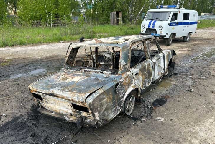    Угнанный ВАЗ выгорел дотла. Фото ГУ МВД России по Новосибирской области.