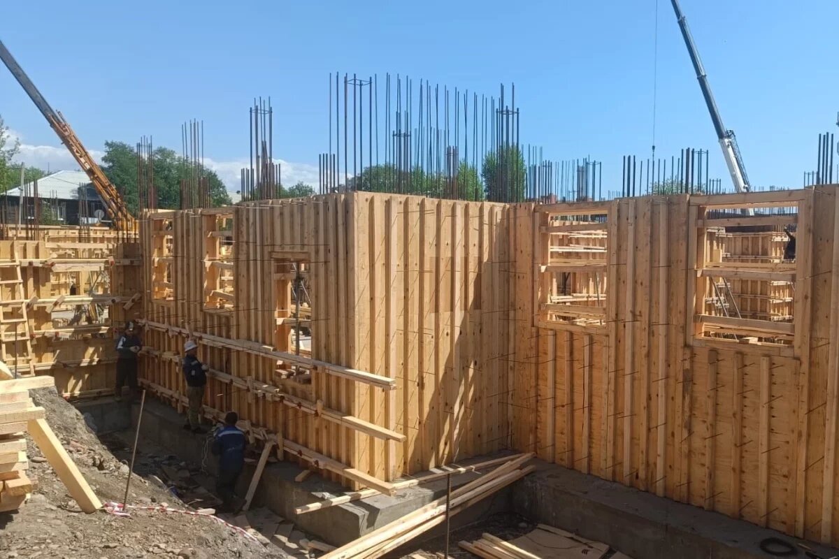    Строительство поликлиники номер 15 в Иркутске завершат до конца 2025 года