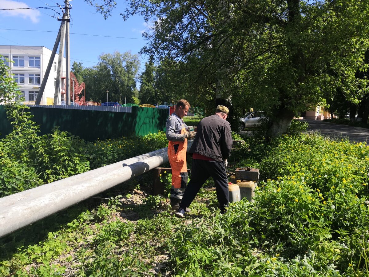 Теплотрассы очищали 