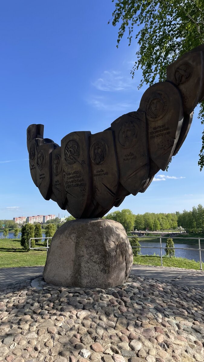 Полоцк - один из древнейших городов Восточной Европы и самый старый город Беларуси, поэтому его и называют колыбелью белорусской государственности, и даже в честь этого в городе установлен памятник,