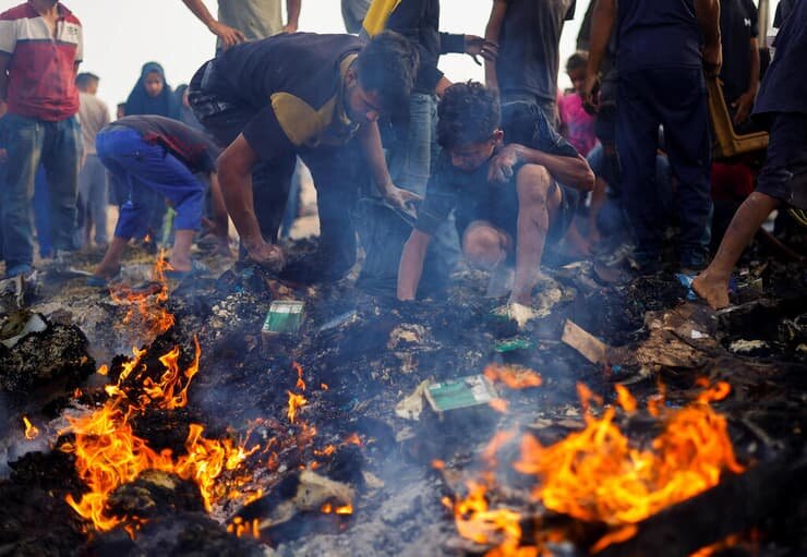  Место пожара в Рафахе, сегодня утром(צילום: REUTERS/Мохаммед Салем).