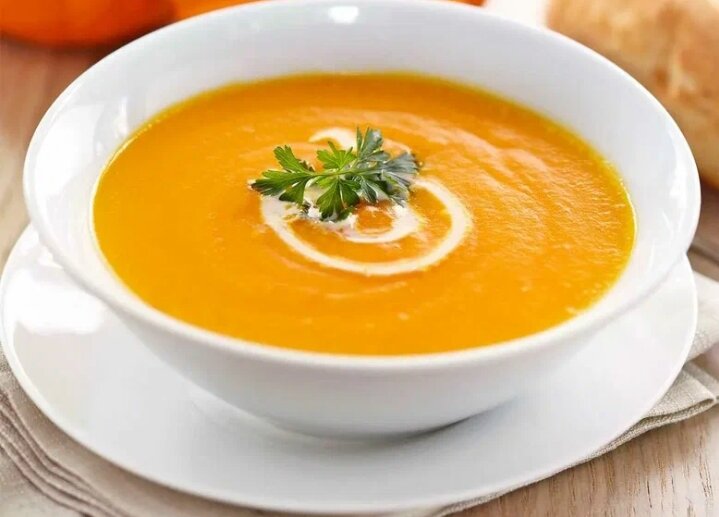 Ингредиенты:

тыква — 400 г
морковь — 1 шт.
помидор — 1 шт.
репчатый лук — 1 шт.
овсяное молоко — 400 мл
соль.