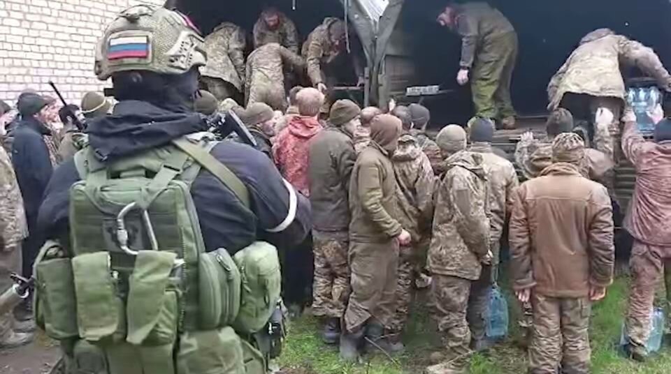    Украинские пленные отправляются домой. Источник: кадр видео t.me/concordgroup_official