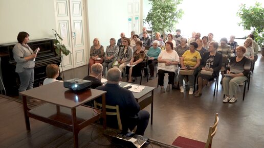 Урок финансовой грамотности для пенсионеров провели в Бийске (Бийское телевидение)