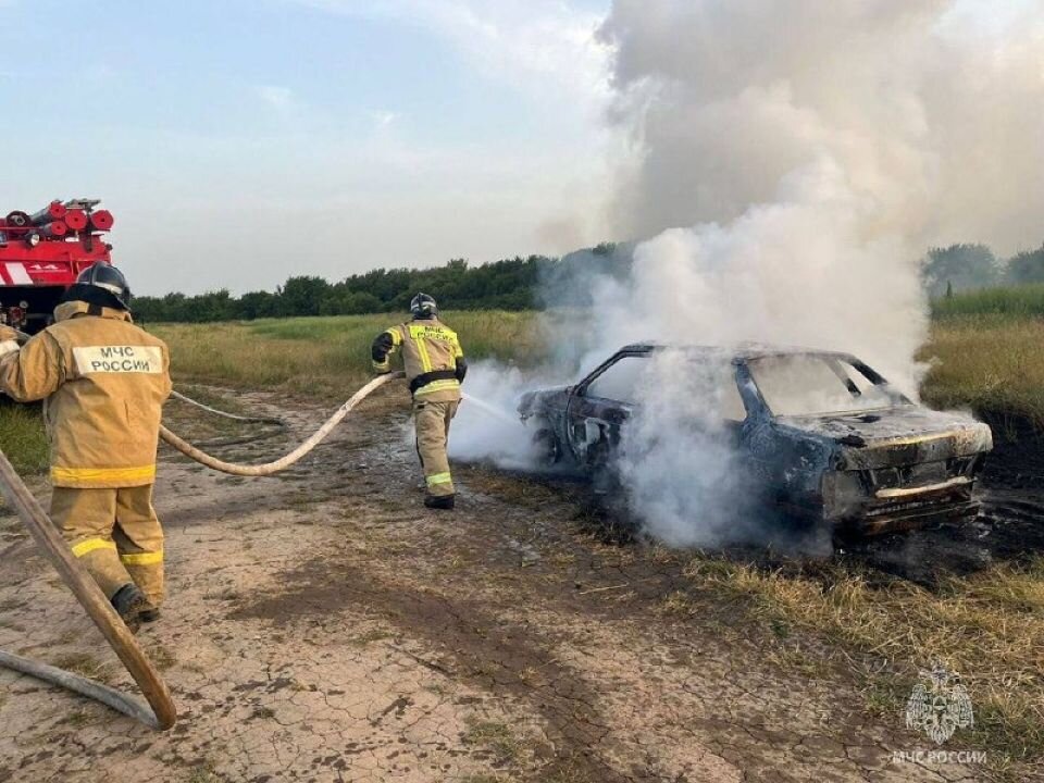    Пожарные на месте происшествия. Источник: t.me/mchs_official