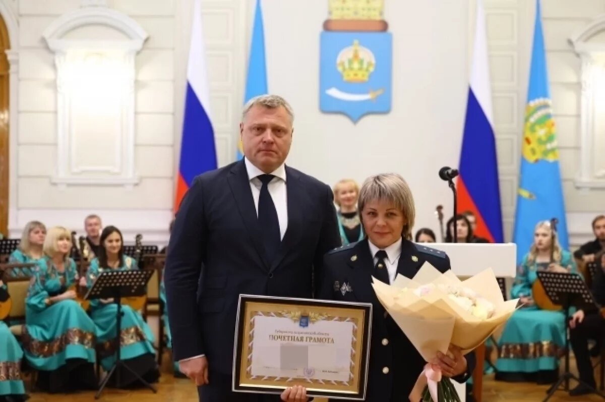 Пограничникам подарили ножи с монограммой губернатора Астраханской области  | АиФ-Астрахань | Дзен