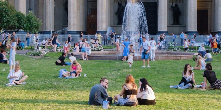    Алёна Бобрович.