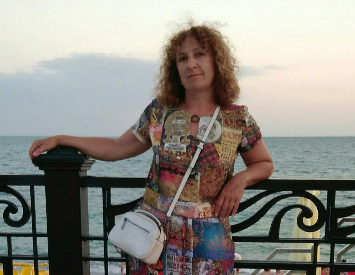 Юлия ФРОЛОВА (Шерстобитова), лидер группы НЕКИЕ СТЕКЛЯННЫЕ ПУГОВИЦЫ. Фото из личного архива