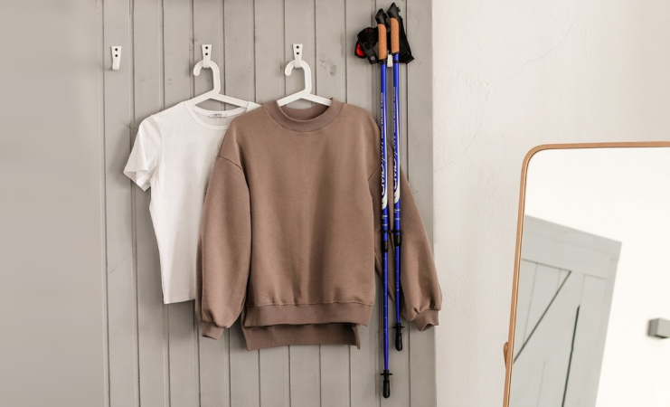 Для занятий требуются правильно подобранные по росту палки