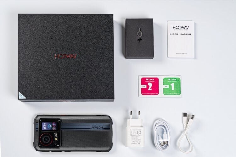    Комплект поставки смартфона, в который помимо прочего входит защитное стекло