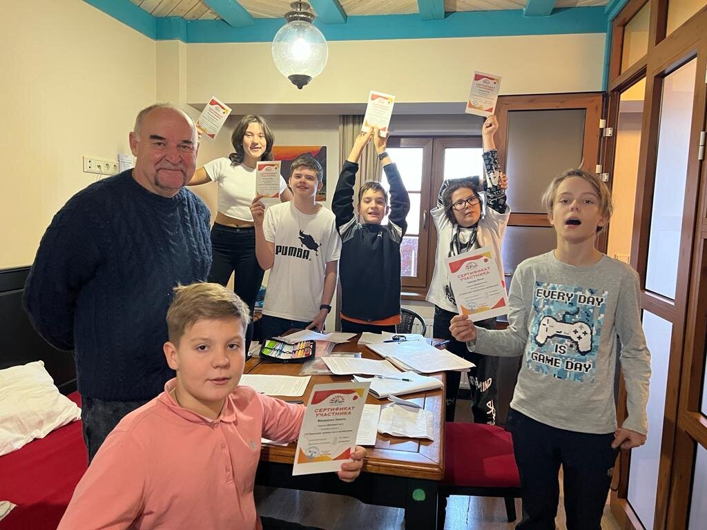 Александр Шавлюгин с учениками. Фото из архива Александра.