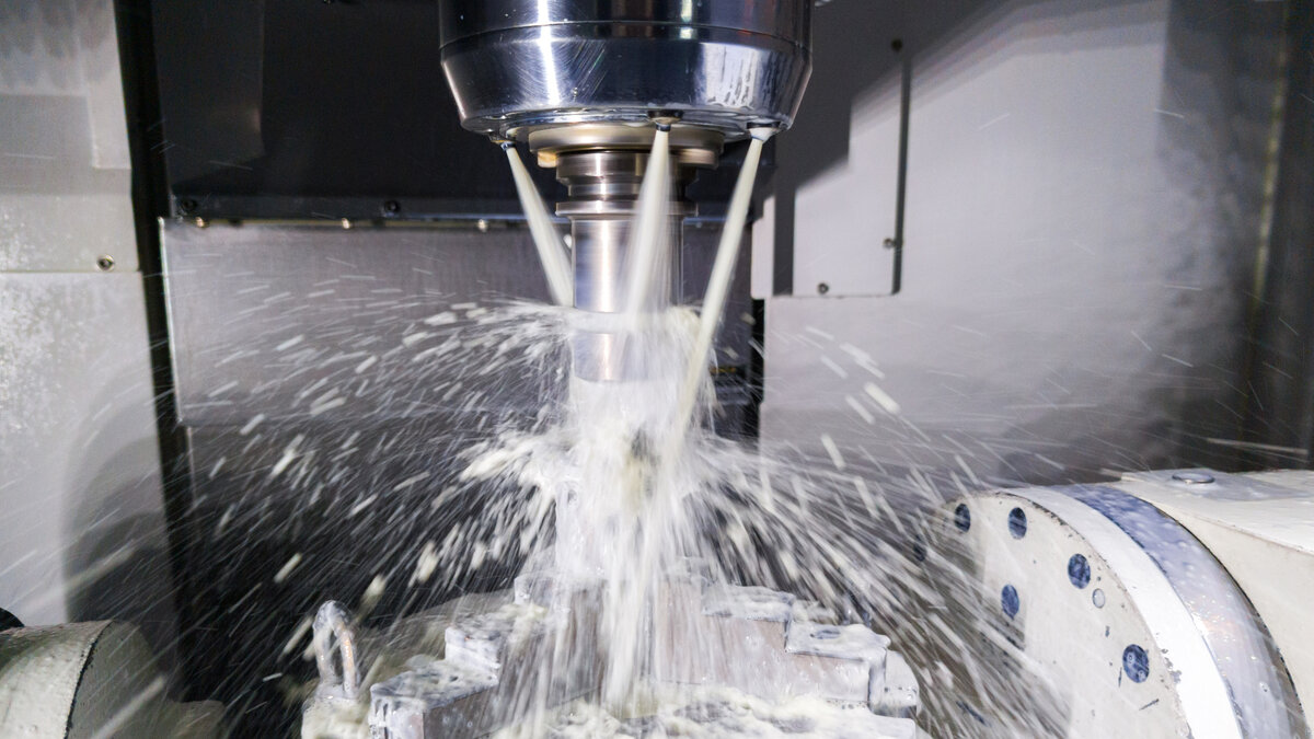 Металлообработка. Источник изображения: teh_z1b / Shutterstock.com