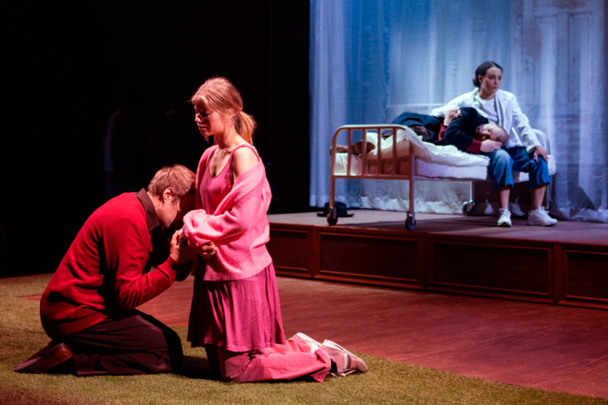 Появляется побуждение обнять нарцисса, «до сердца прижать», удержать его или её, вам захочется слиться с нарциссом, стать опекуном или матерью, дающей безусловную любовь