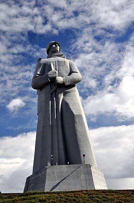 Памятник Алеша