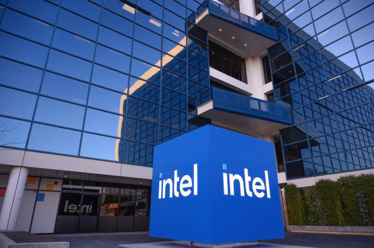 Акции Intel растут на 2,5% после публикации этого отчета.