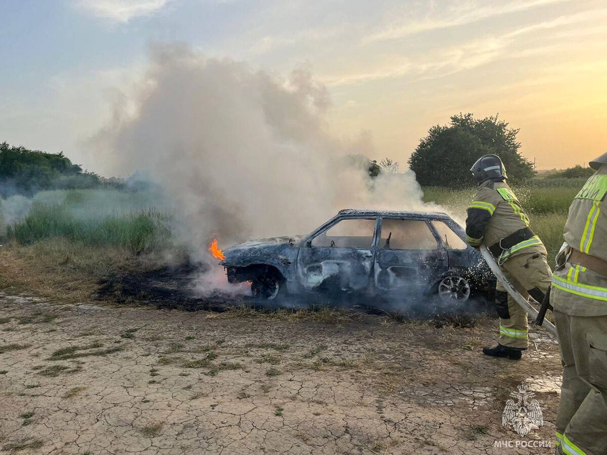 Родители собирали клубнику, пока ребёнок горел в авто»: Бастрыкин взял на  контроль расследование смерти 3-летней девочки в Адыгее | Утренний Юг | Дзен