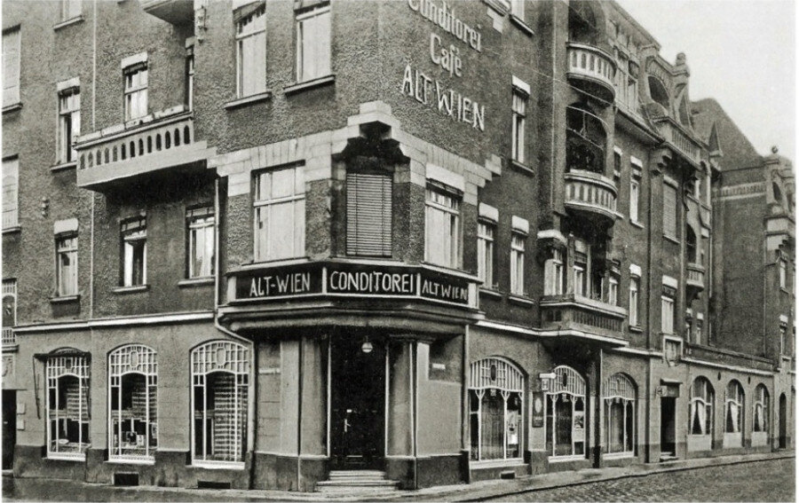 Заведение "Alt-Wien" на углу Гинденбург/Беловштрассе.
