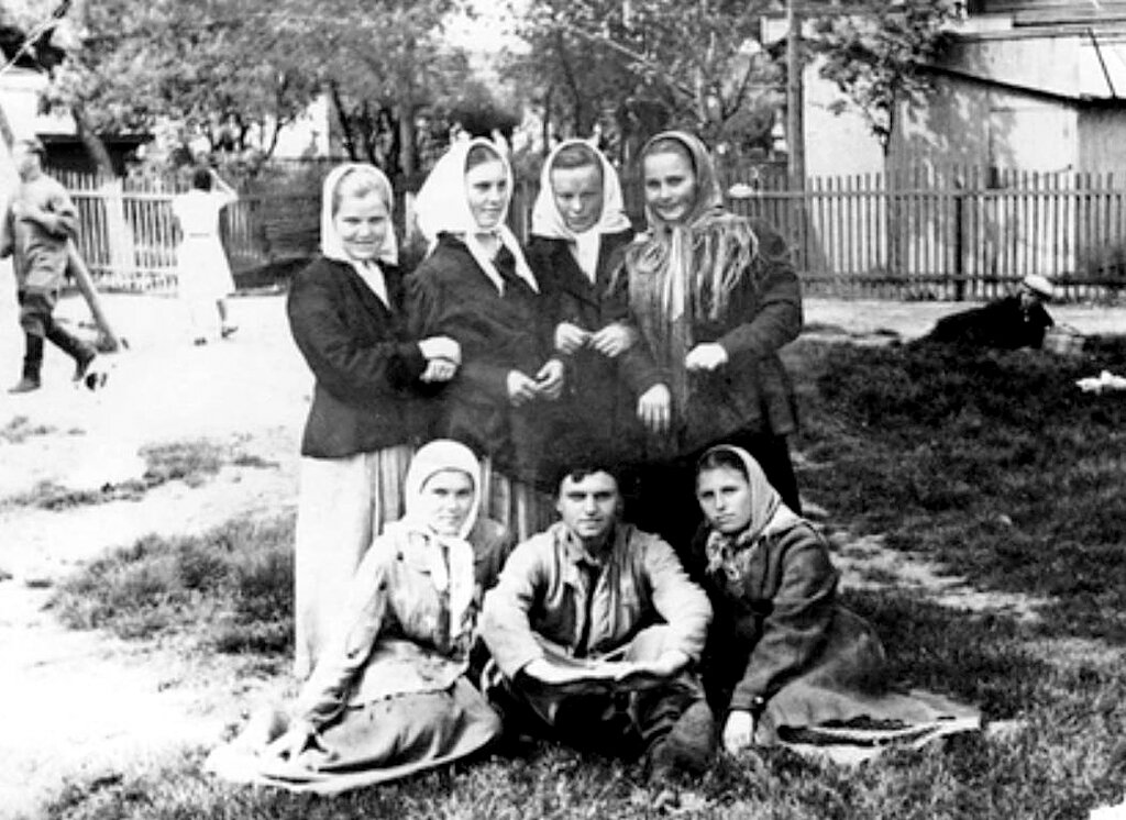 В массовке на съёмке фильма были задействованы жители Северской, их пригласили сниматься по станичному радио