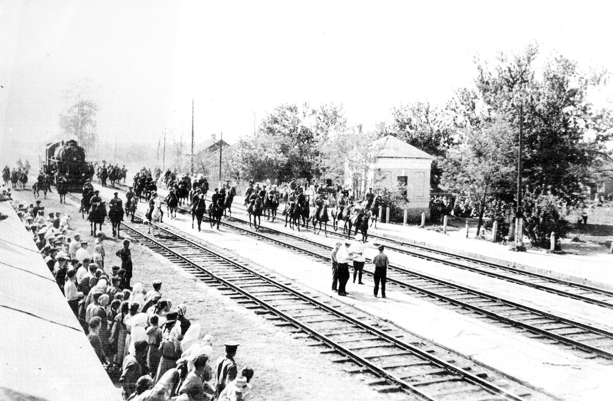 Съёмки кинофильма «Кочубей» на железнодорожном вокзале станицы Северской в 1957 году