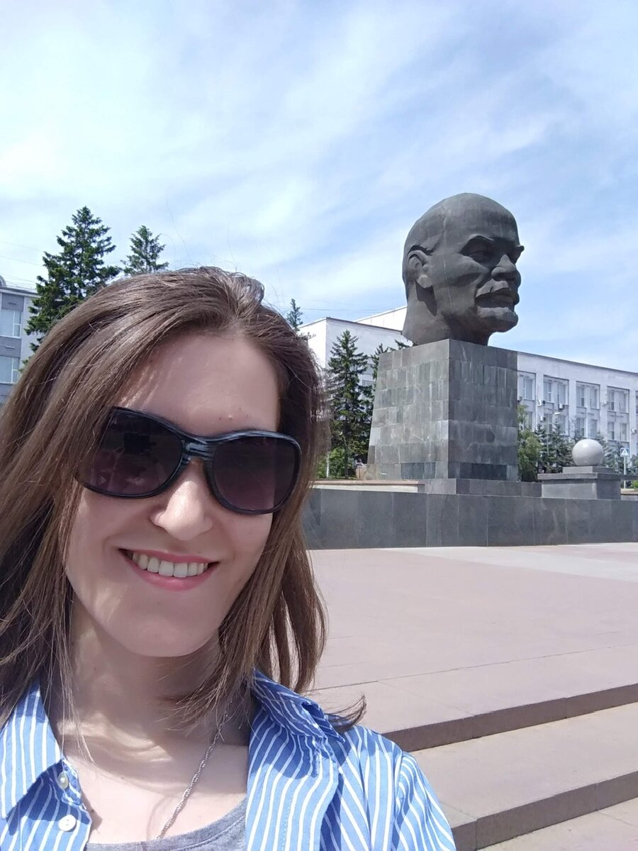 Автор и самая большая голова Ленина в мире. 