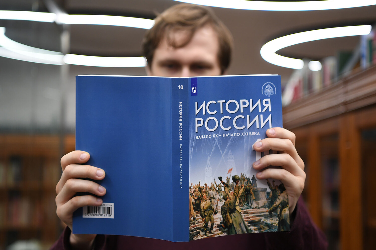 Министр просвещения сообщил, сколько стоят новые учебники по обществознанию  и истории | RuNews24.ru | Дзен