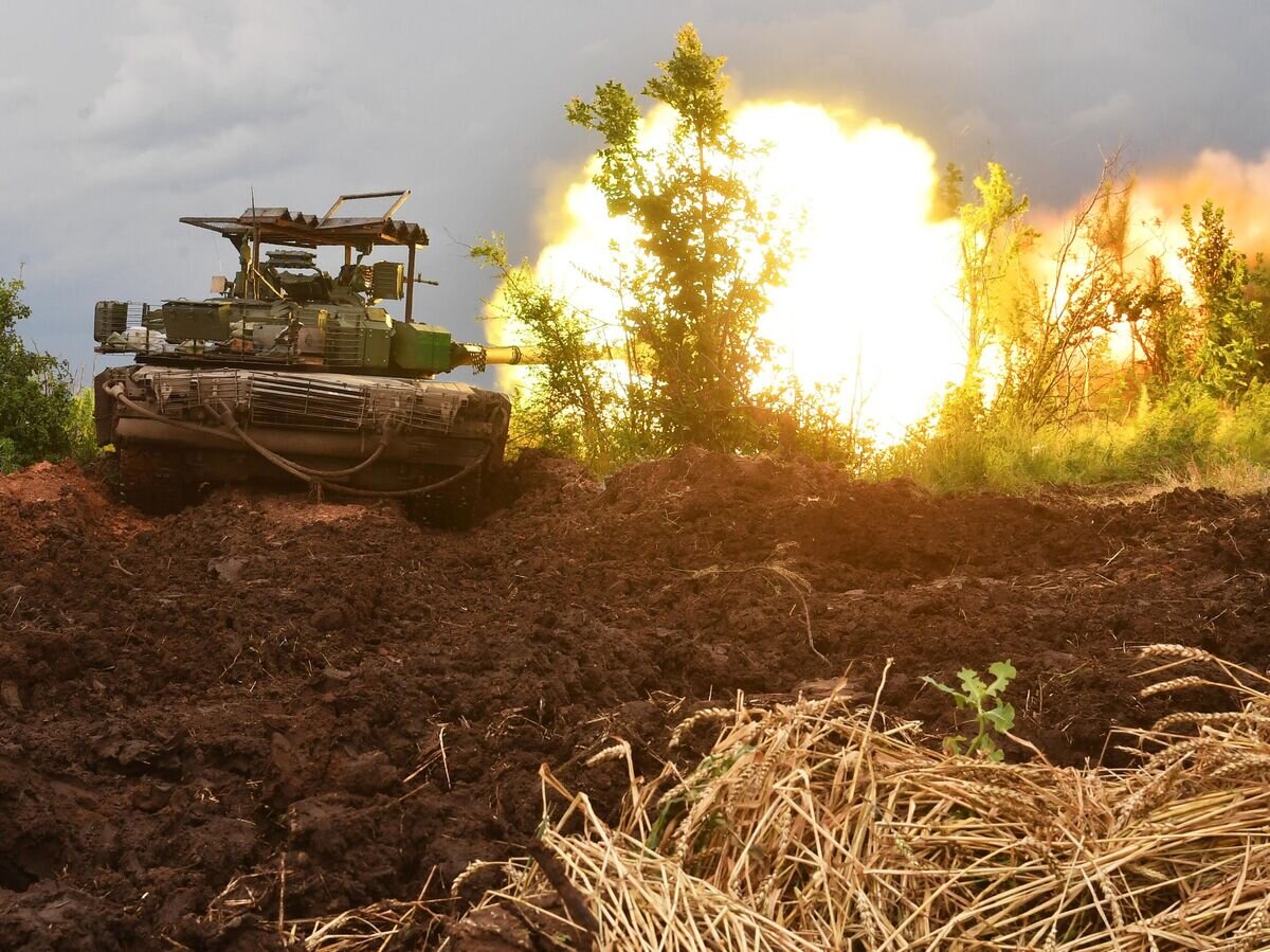    Танк Т-80 военнослужащих ВС РФ © РИА Новости