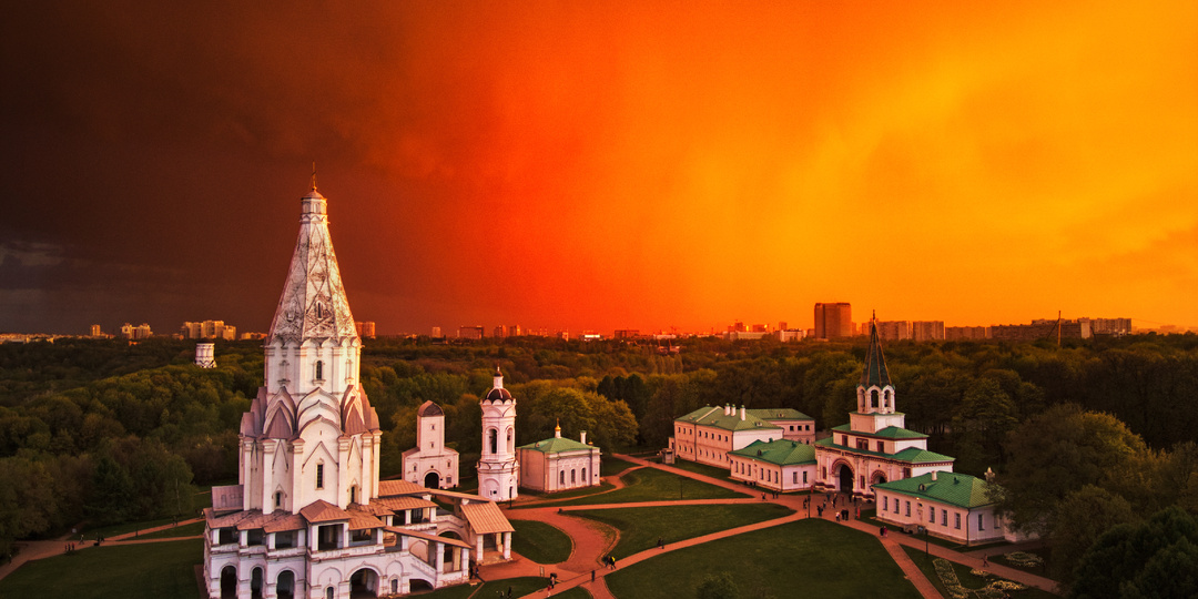 Коломенское продолжают дербанить.