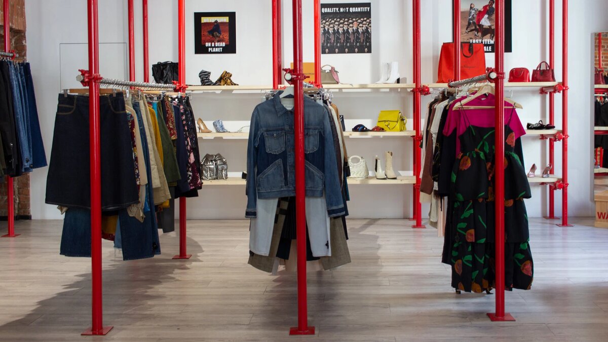 Шоурум Second Friend Store расположен в центре Москвы, в 5 минутах от м. Чистые пруды