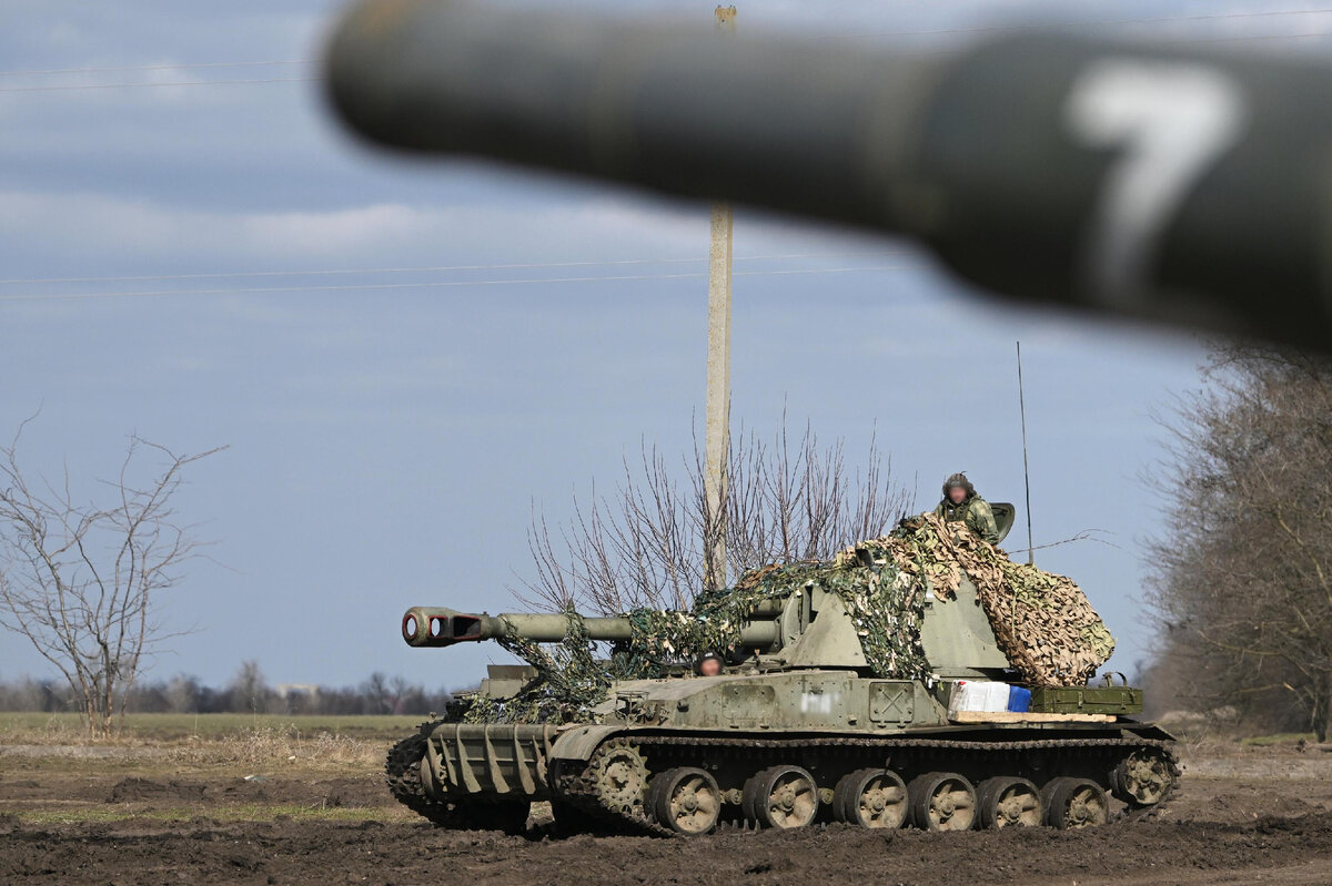 Военнослужащие расчета САУ "Акация" ВС РФ на полигоне в зоне СВО © Sputnik/Алексей Майшев