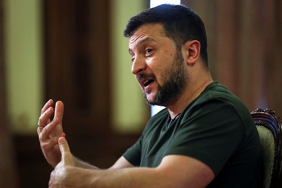    Отказ Байдена приехать на саммит в Швейцарию Зеленский назвал слабым поступком. REUTERS