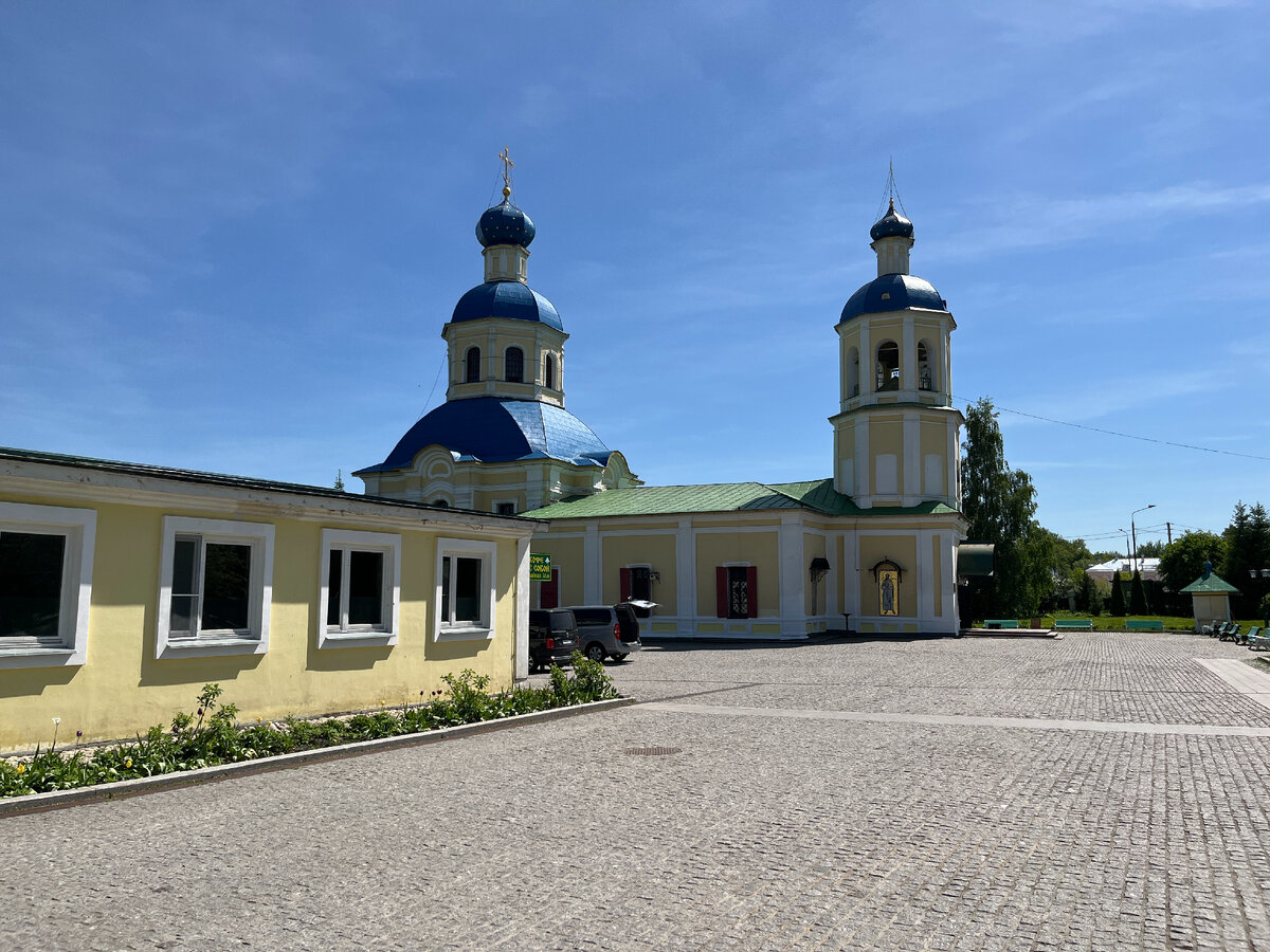 Церковь Петра и Павла в Ясеневе