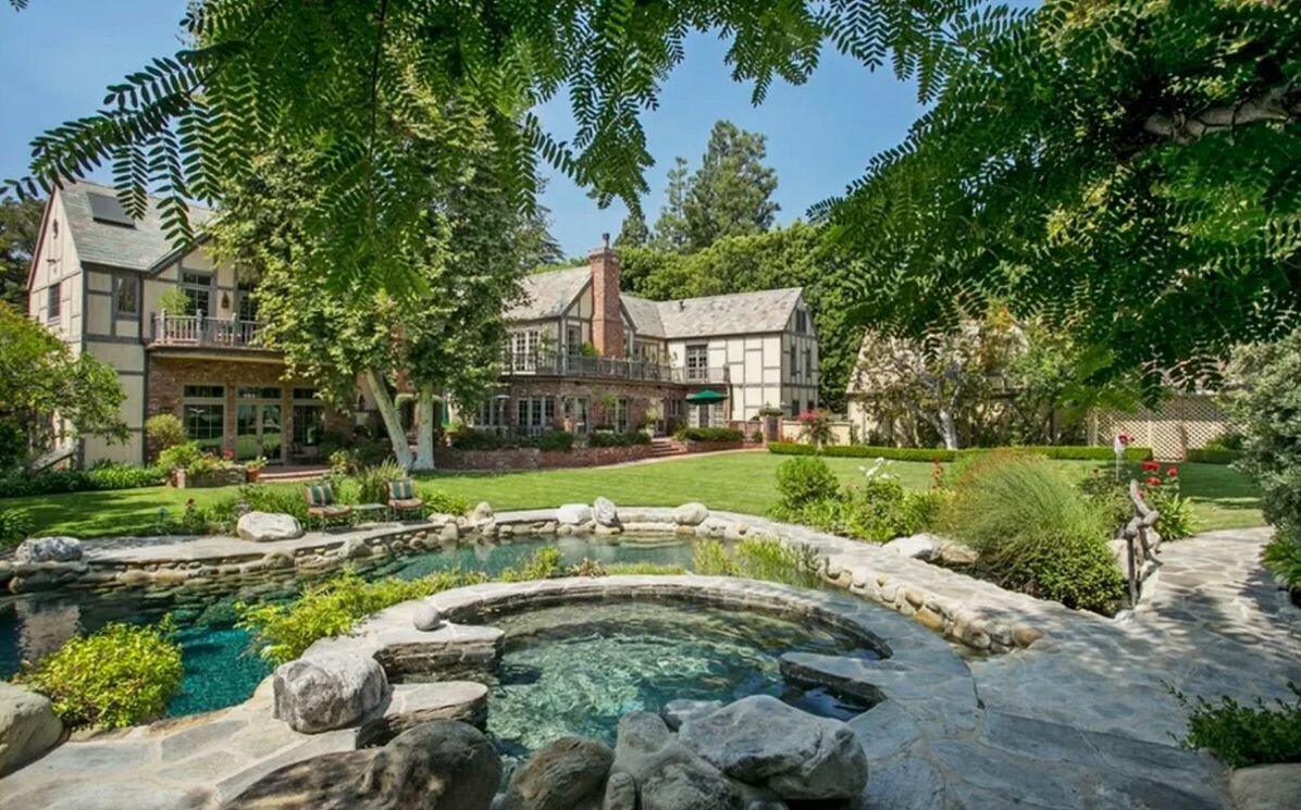 Один из домов Безоса Warner Estate 