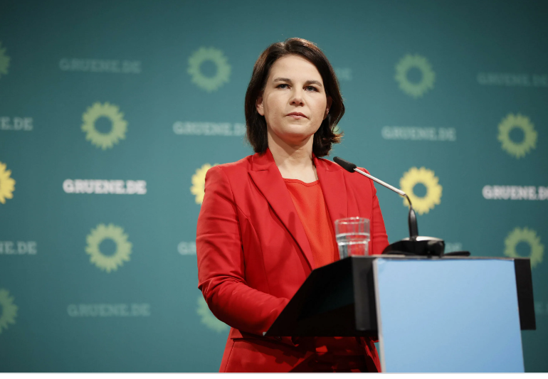 Annalena Burbok at the Green Party congress (photo from the website lnr-news.ru)