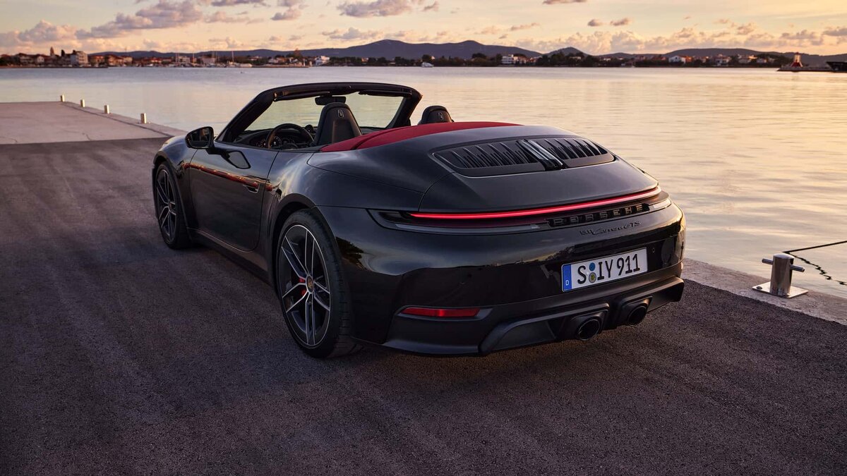 Первый в истории гибридный Porsche 911